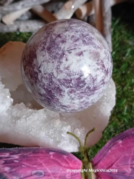 Sphère tourmaline rose sur lépidolite