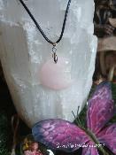 Pendentif lune quartz rose 